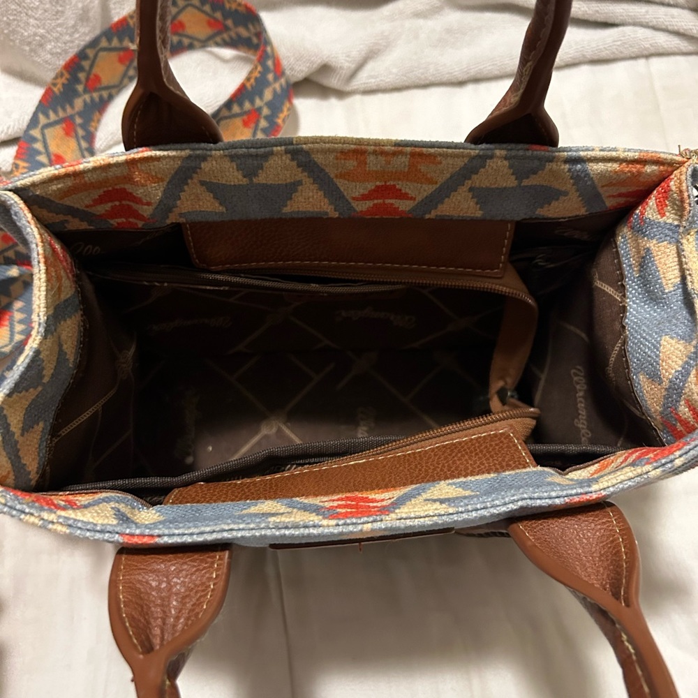 Wrangler Women's Tote Bag with Aztec Design - Blue and Brown - Picture 3 of 3